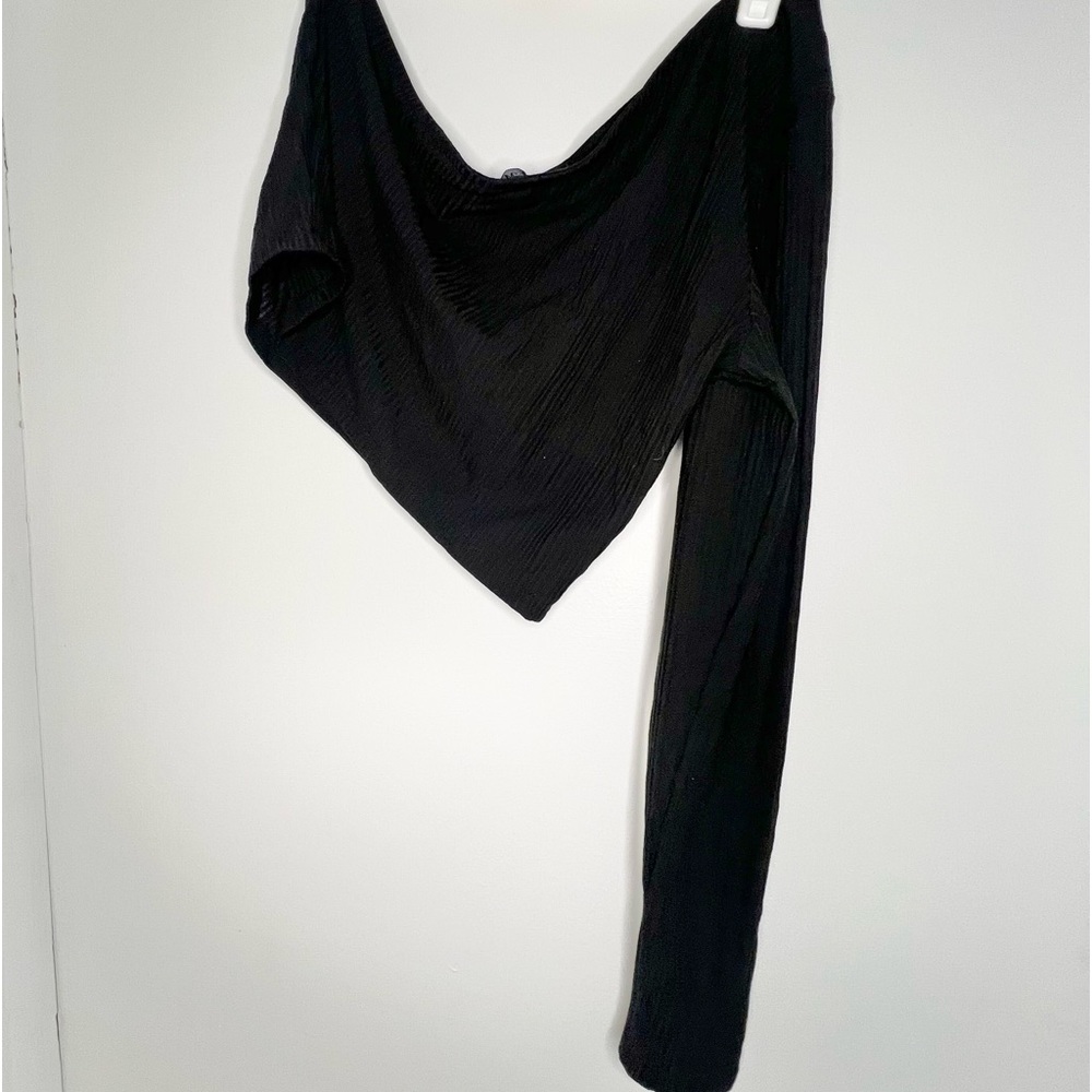 Black ribbed long one sleeve